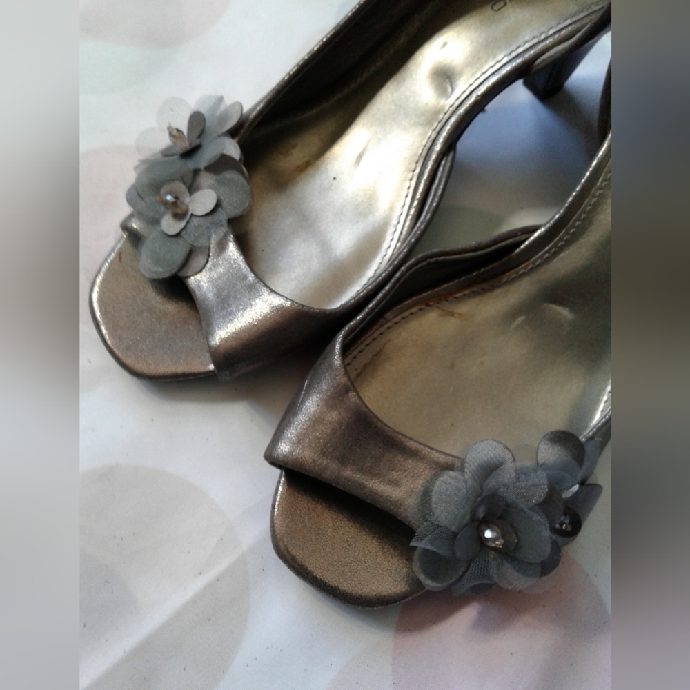 Shoes - Picture 2 of 6